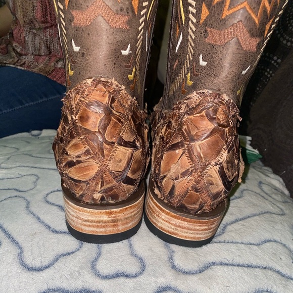 Fish scale piracucu boots brand new size 8 main image 3